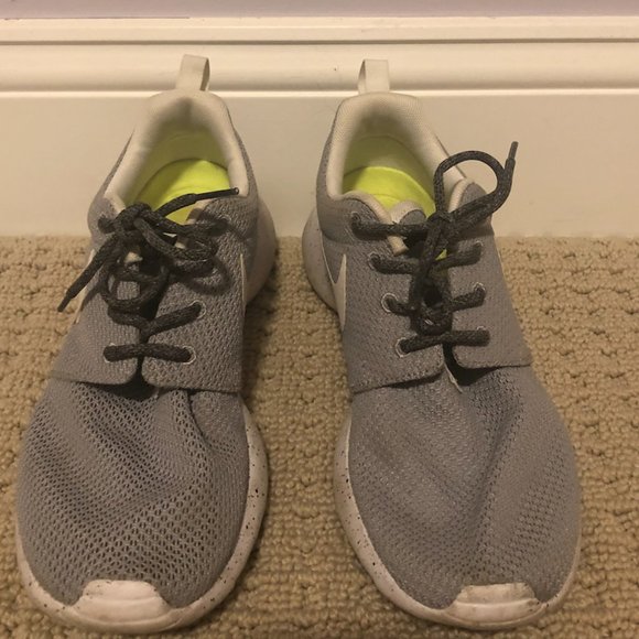 Customized gray Nike Roshes - Picture 2 of 3